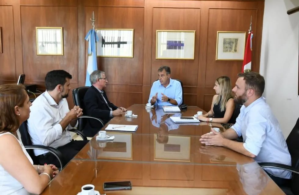 Reunión entre el Secretario de Transporte de la Provincia, Osvaldo Miatello y el intendente Luis Castellano. (Prensa Municipalidad de Rafaela)