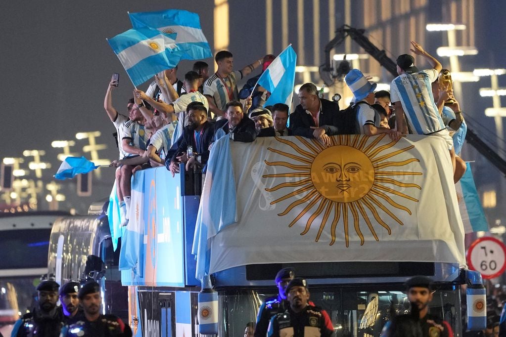 La celebración argentina en Qatar continuará en Buenos Aires. (AP)