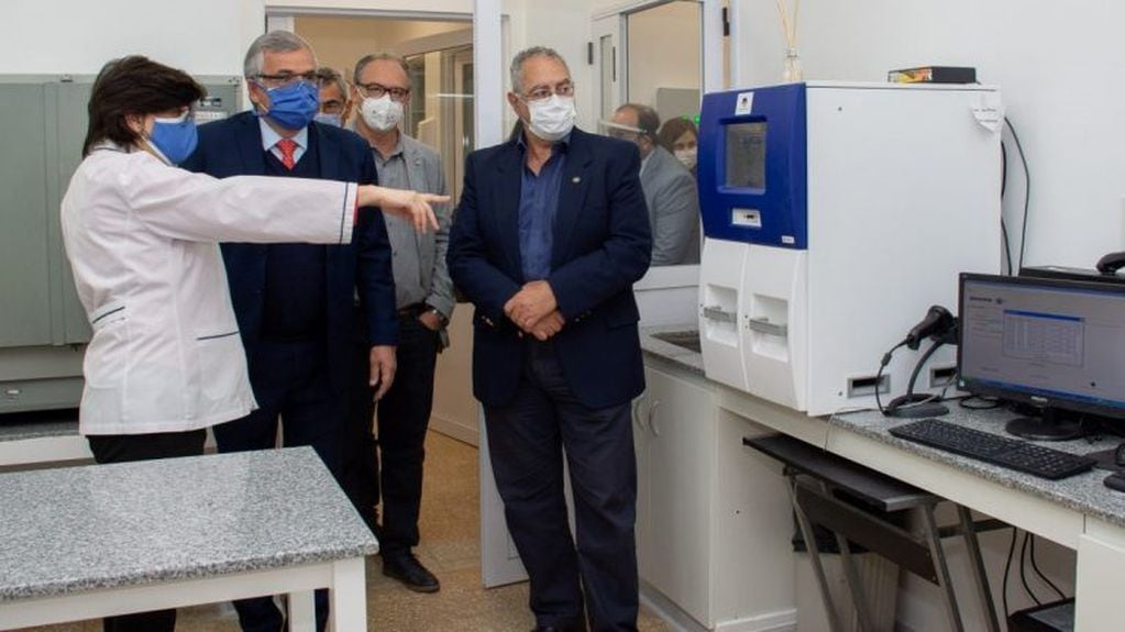 El gobernador Morales aseguró que el nuevo laboratorio cuenta con "el equipamiento más moderno que se pueda encontrar en el NOA".