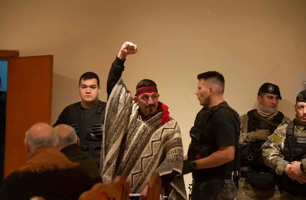 Extraditaron a Chile al líder mapuche Jones Huala.