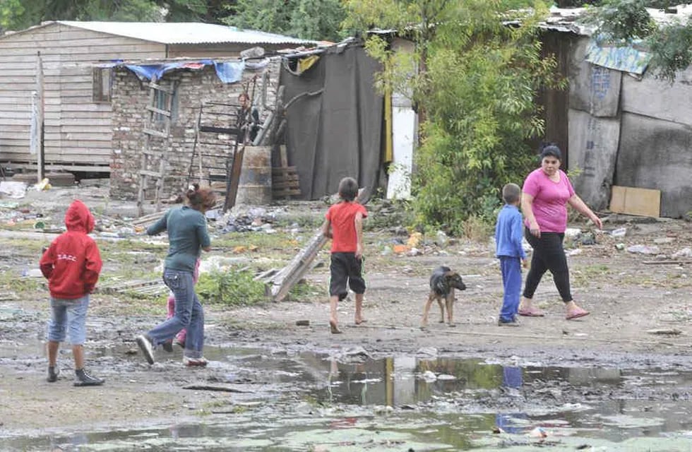 La mayor parte de hogares precarios se encuentra en ciudades y pueblos del interior del país (Foto: La Voz)