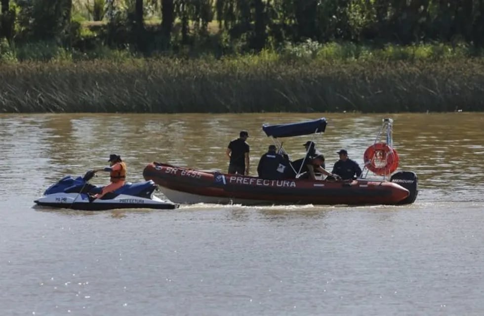 Buscan a un joven desaparecido en el río Luján