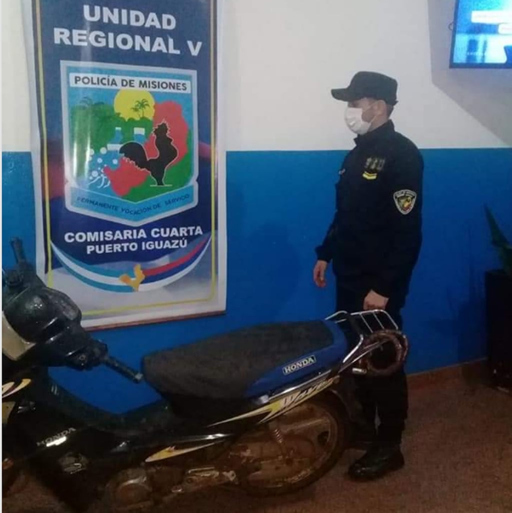 Recuperaron una motocicleta con pedido de secuestro en Puerto Iguazú.