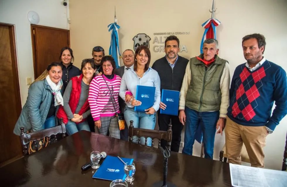 Alta Gracia: firma de convenio para la apertura de calles en Villa Camiares
