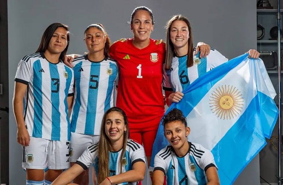 Foto del seleccionado argentino femenino en la previa del estreno con Italia en el Mundial. (Prensa Fifa)
