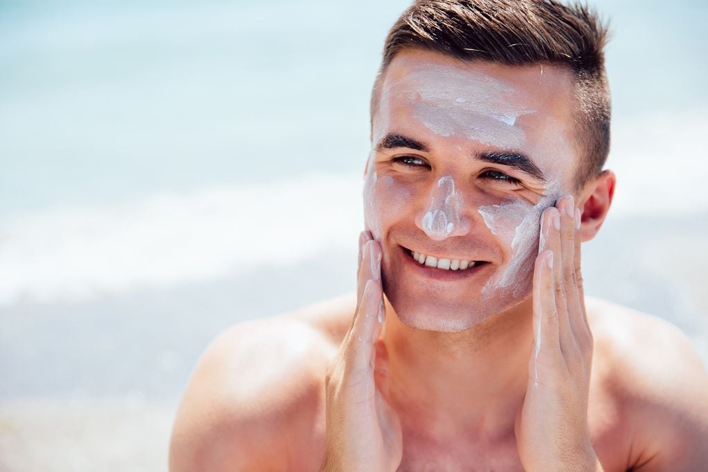 Es importante el uso de protector solar para evitar daños en nuestra piel.