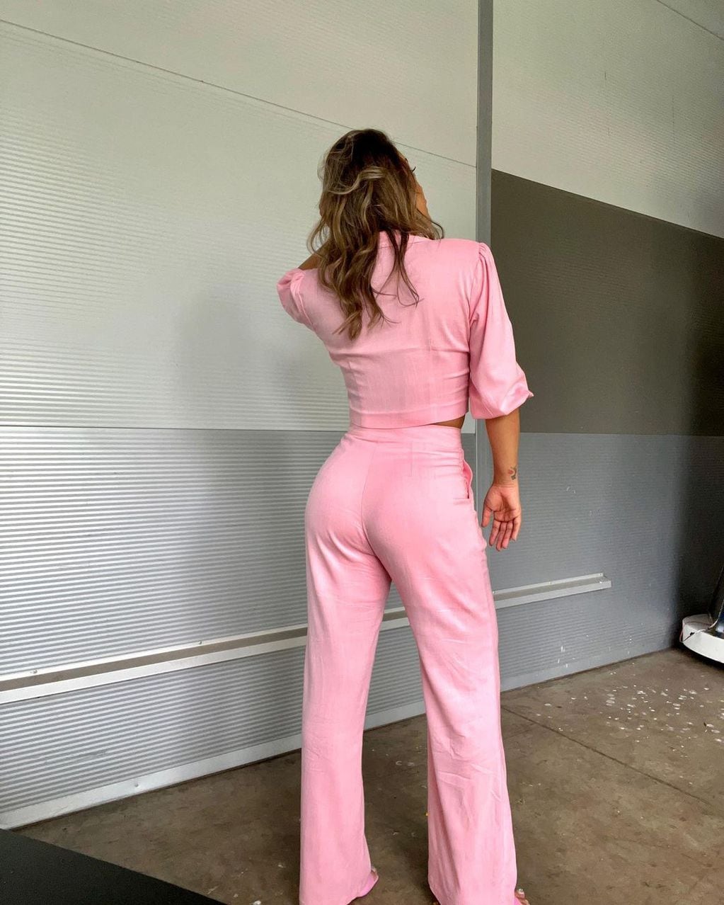 Larissa Riquelme y su look "total pink"