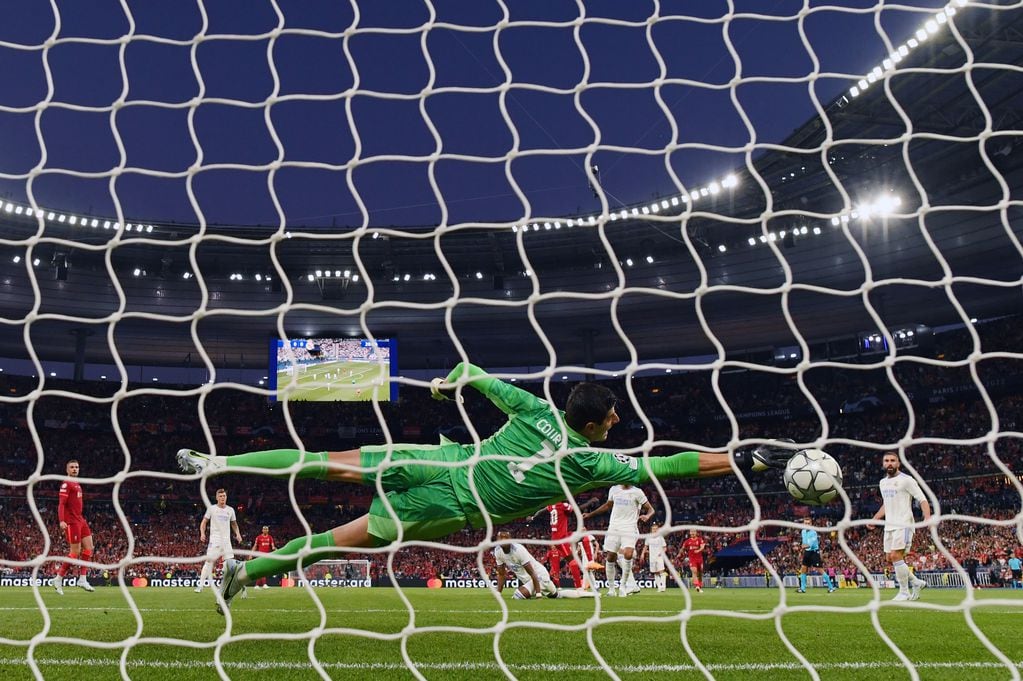 Courtois salvó al Real Madrid del 1-0 del Liverpool.