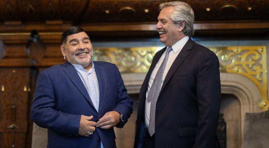 Maradona con Alberto Fernández, en diciembre de 2019. (Presidencia)
