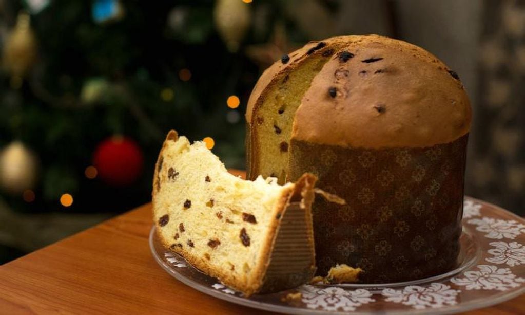 El acuerdo navideño incluye una canasta navideña con pan dulce y sidra a $165.