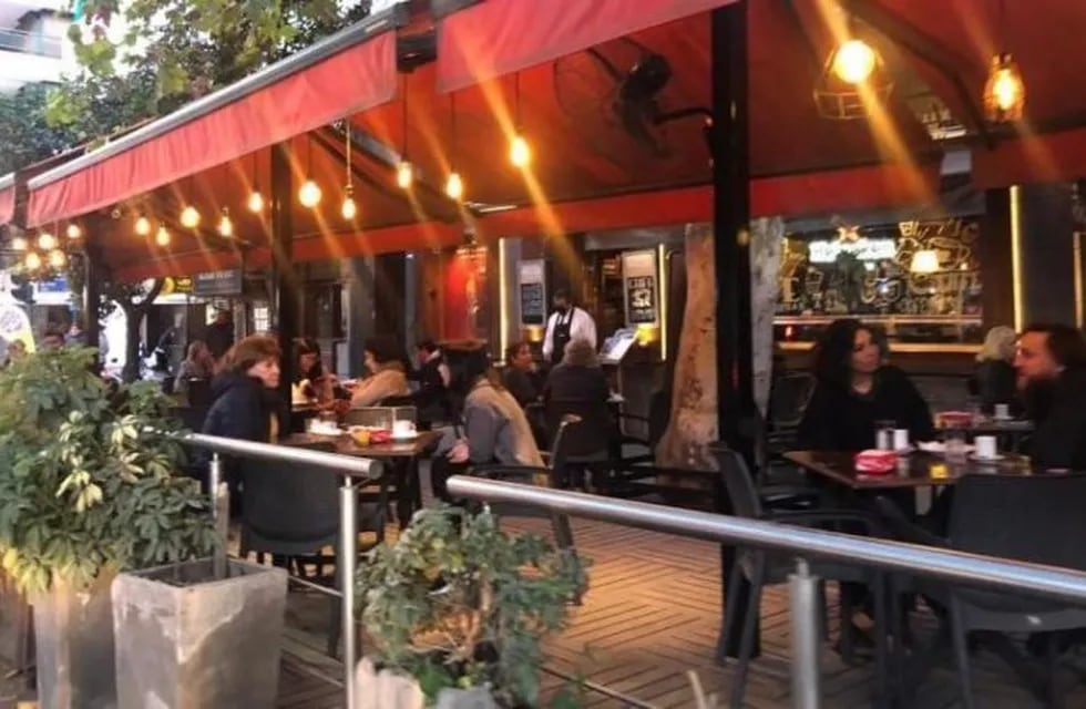 Tucumán: bares y restaurantes comenzaron a recibir clientes en sus salones. (Web)