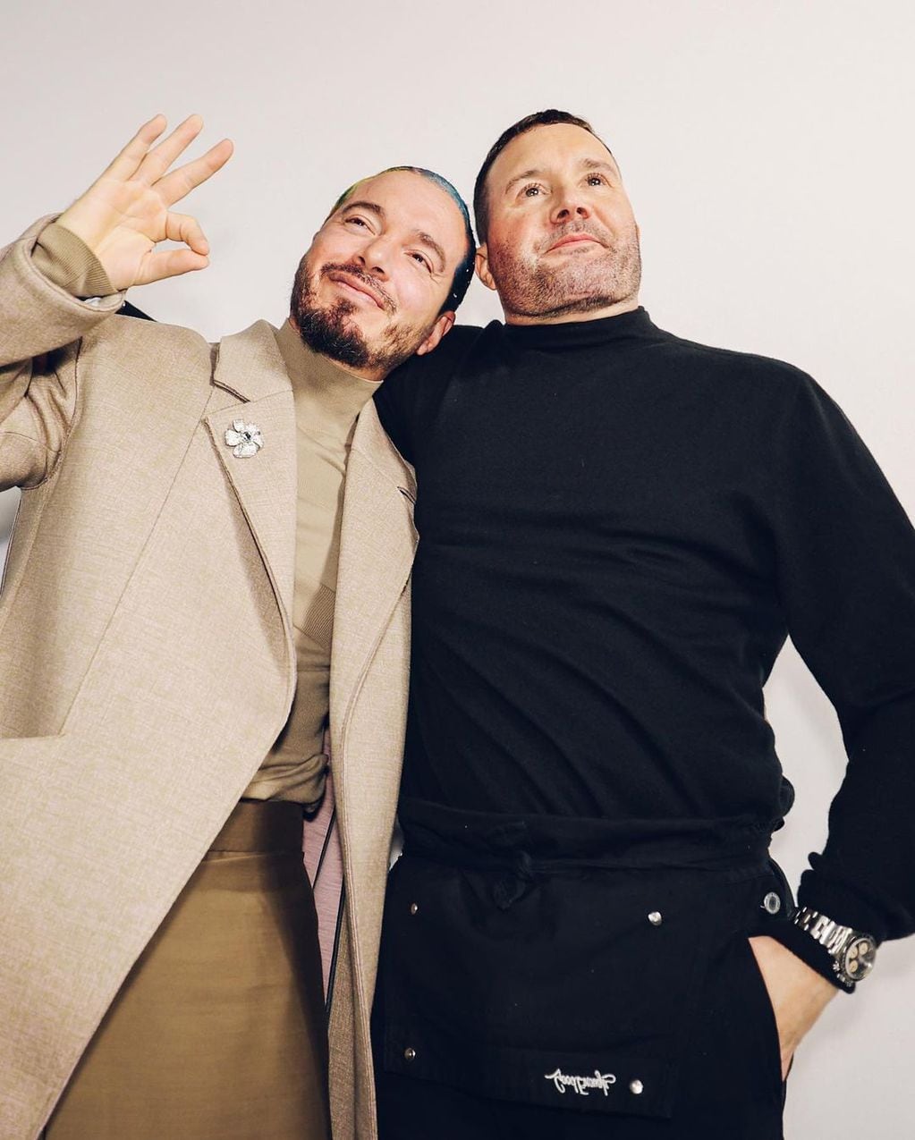 J Balvin con Kim Jones, director creativo de la línea masculina de Dior. 