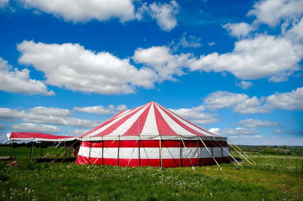 La tradicional carpa de circo, con la cual giraban de pueblo en pueblo por el interior del país.