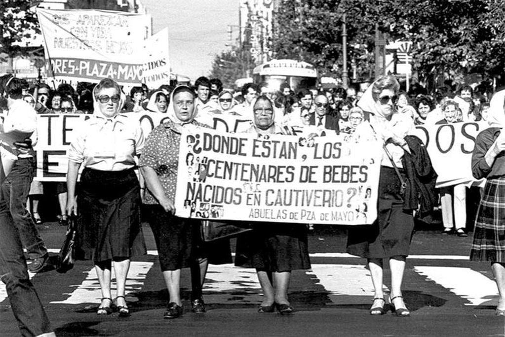 Madres y abuelas de Plaza de Mayo.