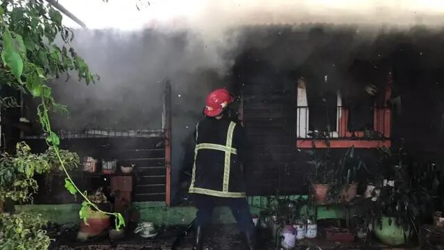 Oberá: bomberos controlaron incendio en una vivienda