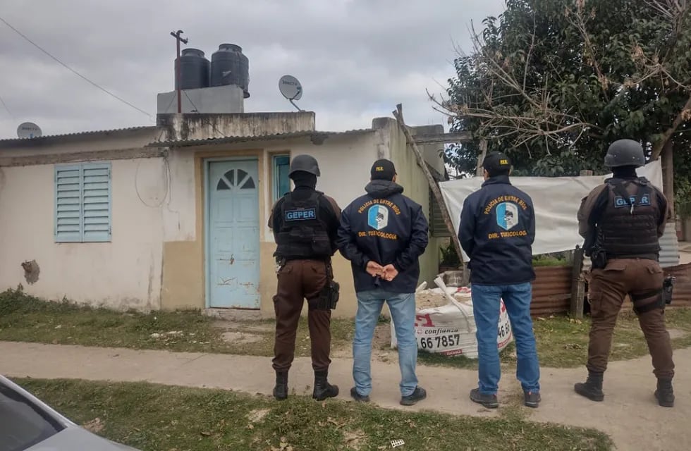 Narcomenudeo: secuestro de armas y estupefacientes en Gualeguaychú con 18 personas identificadas