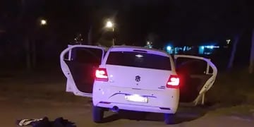 Delincuentes se tirotearon con la policía y abandonaron un auto