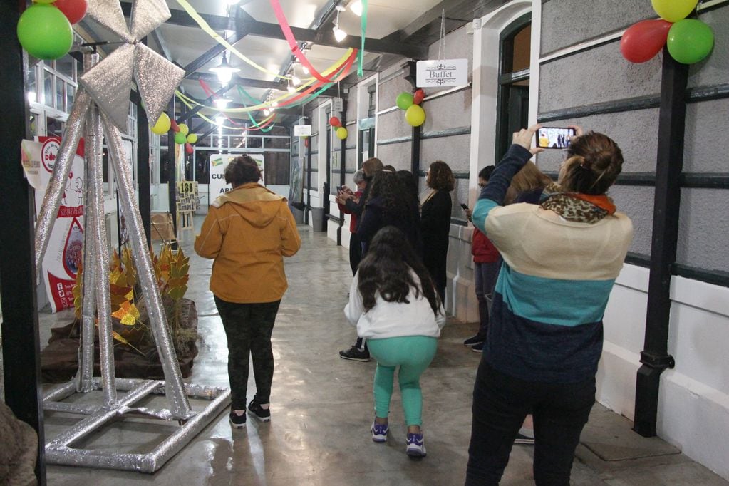 Exposición de carrozas alegóricas de la Fiesta del Trigo en el CCE