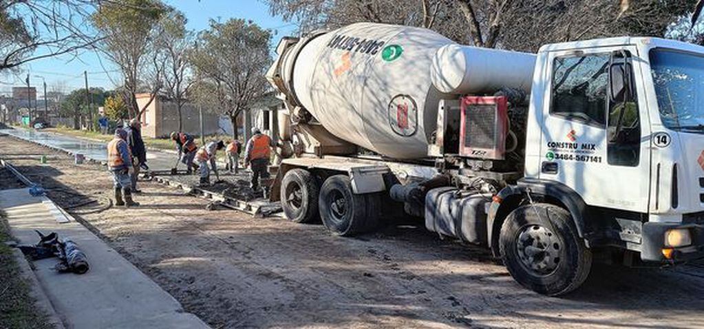 Pujato crece: comenzó la pavimentación de calle Lavalle (Facebook Pujato Nuestro Lugar)