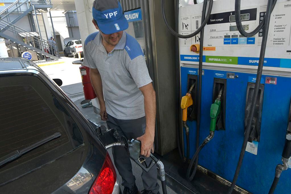 Aumento en el precio de los combustibles de YPF.