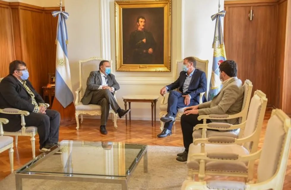 El gobernador Rodolfo Suarez recibió en su despacho a Ricardo Clemente Quintela, mandatario de La Rioja.