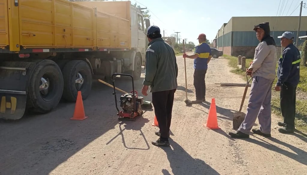Cuadrillas de la DPV ya trabajan en la reparación y mantenimiento de calles, caminos y rutas en Pampa Blanca.