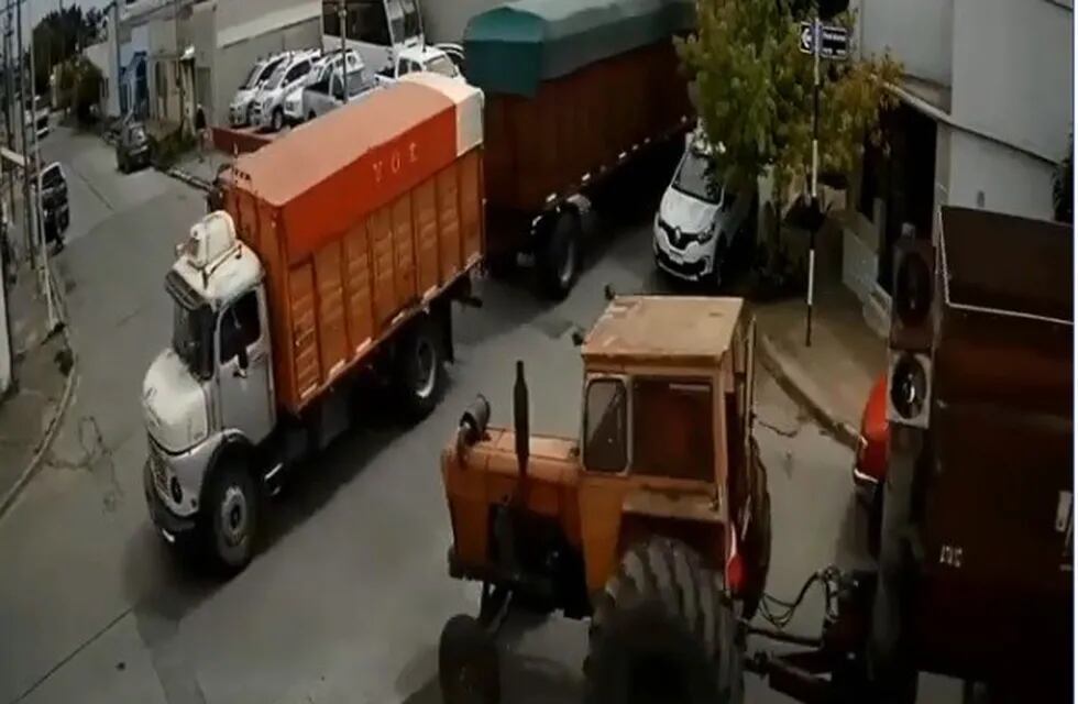 Choque camion y tractor