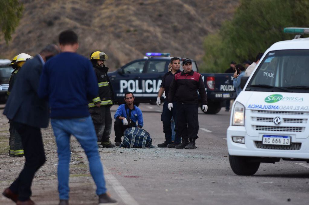 Dos mujeres se encuentran graves tras un vuelco en el Circuito de El Challao.

foto: Mariana Villa / Los Andes