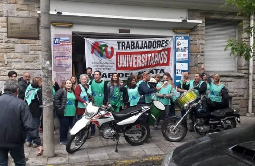 Protesta APU (Foto: FB Asociacion del Personal Universidad Nacional Mar del Plata)