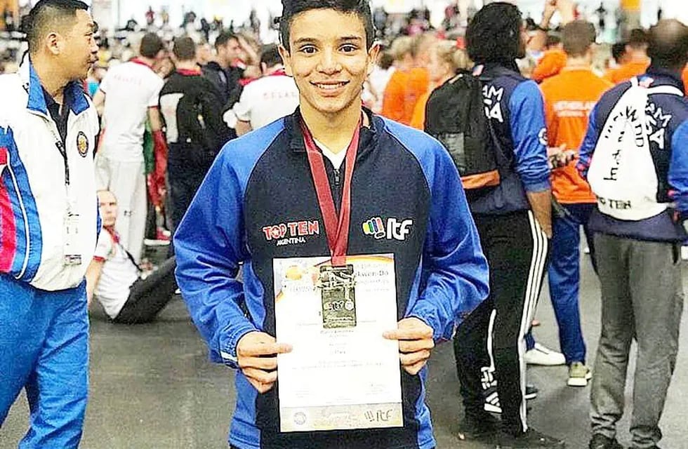 Jonathan Barco, con solo 16 años , representó a Santa Rosa en el Mundial de Taekwondo que se desarrolló en Alemania el mes pasado.
