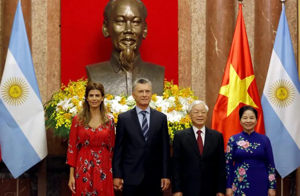 Vietnam's President Nguyen Phu Trong and his wife Ngo Thi Man pose for photo with his Argentinian counterpart Mauricio Macri and wife Juliana Awada in Hanoi, Vietnam February 20, 2019. REUTERS/Kham