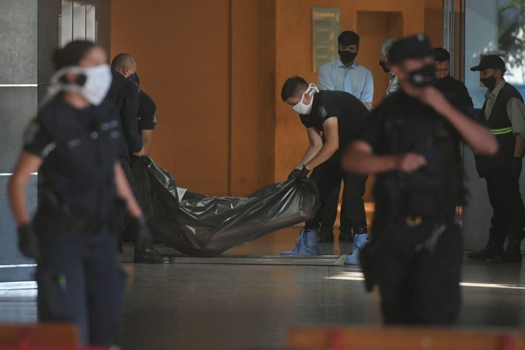 Un hombre falleció en el ala oeste de la terminal de ómnibus. /Ignacio Blanco - Los Andes