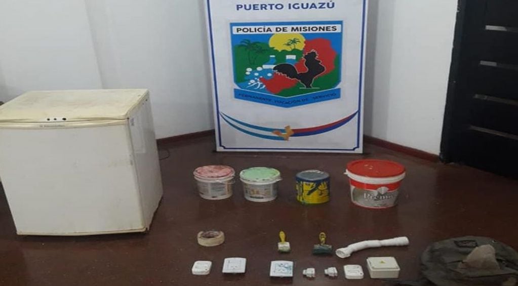 Efectivos policiales recuperaron varios elementos sustraídos de un inquilinato en Puerto Iguazú.