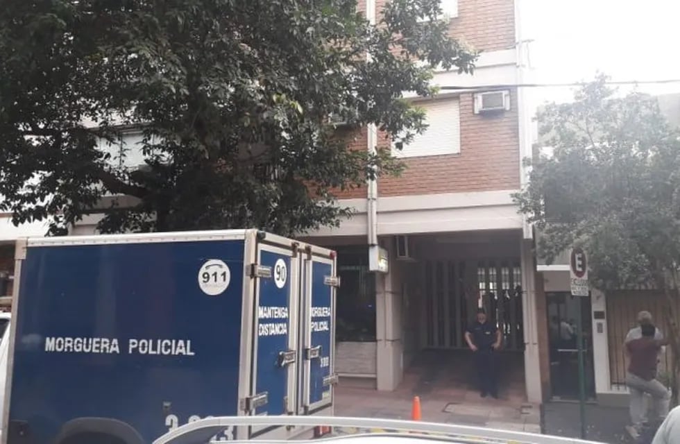 Investigan la muerte de un joven en Posadas. Quieren saber si se tiró desde un sexto piso en la calle Bolívar, este lunes 9/9/19. (Policía de Misiones)