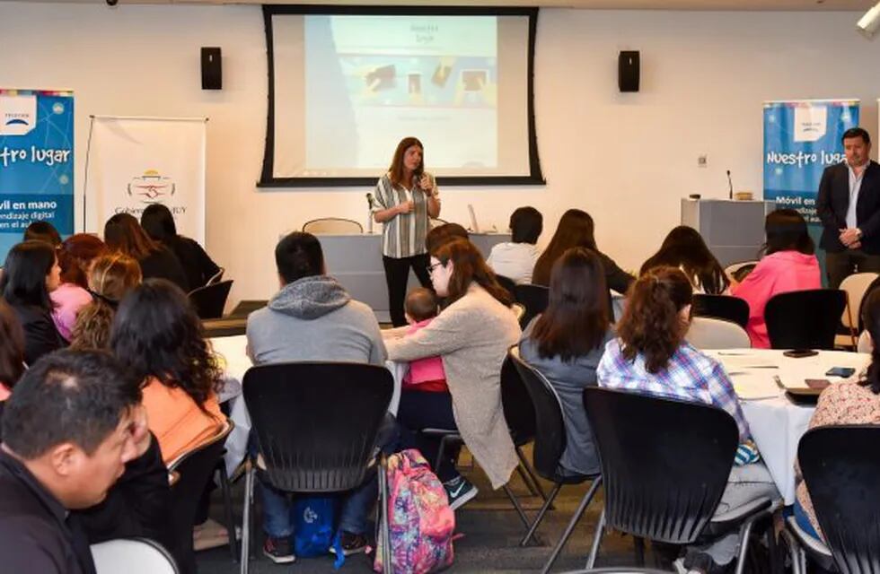 Capacitación para docentes en artes visuales.