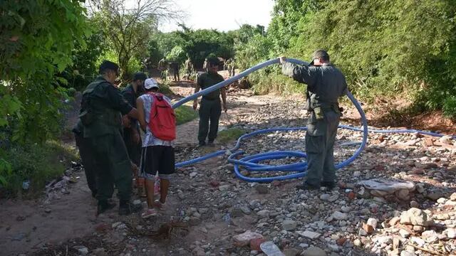 La banda traficaba aceite a Bolivia con una manguera a través de la frontera