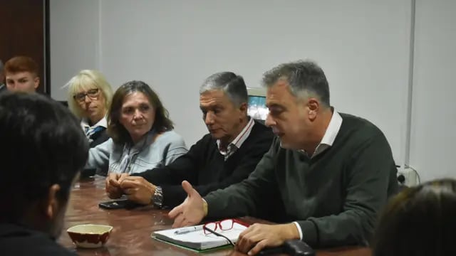 Luis Castellano encabezó una reunión de gabinete, en el barrio Virgen del Luján