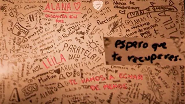El pupitre que compartían Iván y Leila y los mensajes que les dejaron sus compañeros. (Captura video El País)