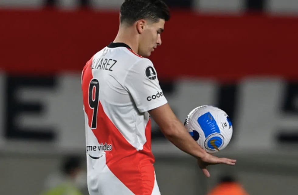 Julián Álvarez no para: le metió seis goles a Alianza Lima.