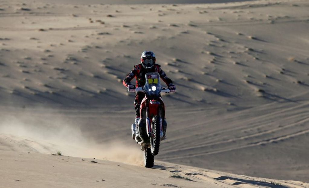 El salteño Kevin Benavídez finalizó en el cuarto puesto de la categoría motos del Rally Dakar, que se puso en marcha en Arabia Saudita con un recorrido de 319 kilómetros cronometrados entre las ciudades costeras de Yeda y Al Wajh, situadas a orillas del Mar Rojo.    REUTERS/Hamad I Mohammed