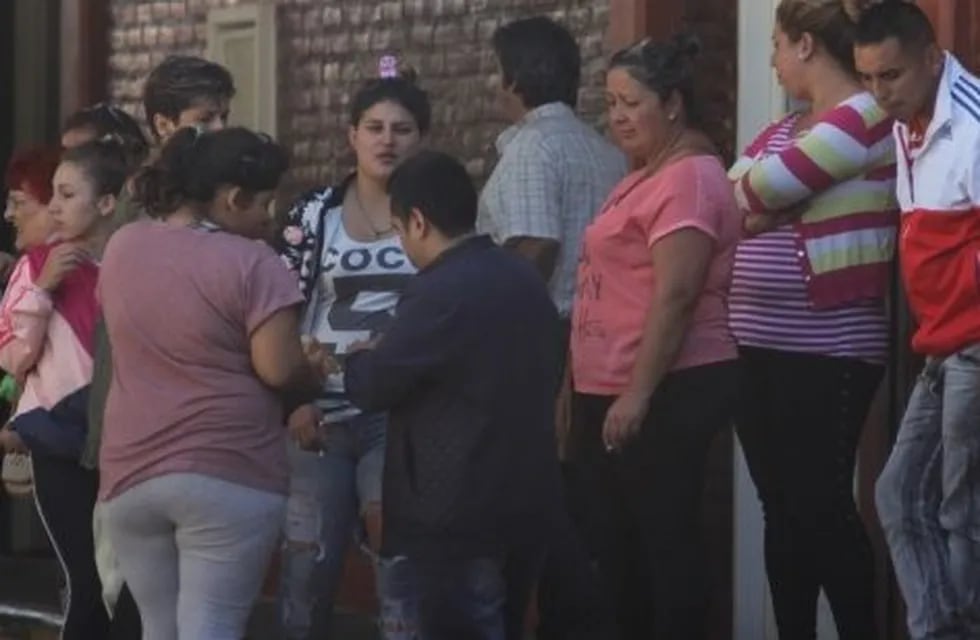 Una joven embarazada recibió un disparo en el cuello durante un intento de robo en Loma Hermosa.