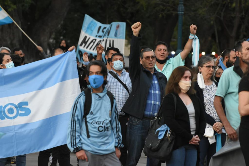 Un nutrido grupo de manifestantes reclamó la derogación de la ley del aborto. Mariana Villa / Los Andes