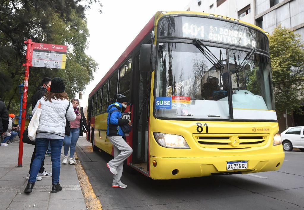 El boleto en el transporte público en Mendoza tendrá un incremento que superaría el 70%.