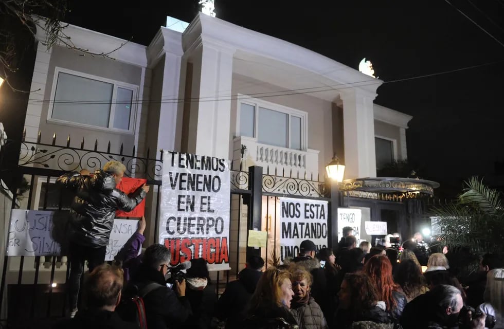 La manifestación frente a la casa de Aníbal Lotocki.