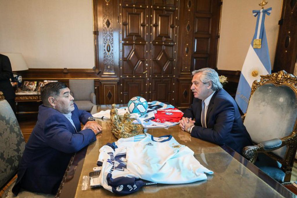 Diego Maradona y Alberto Fernández. (Foto de archivo, Presidencia)