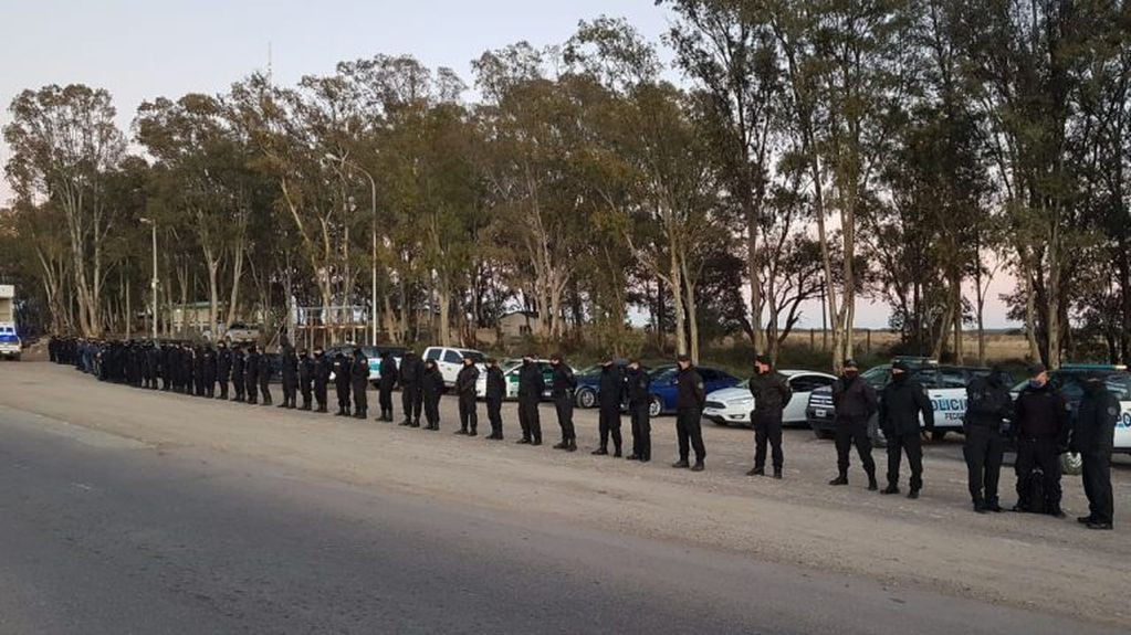 Bahia Blanca 
Ratrillaje de la policia bonaerense por la desaparición de Facundo Astudillo