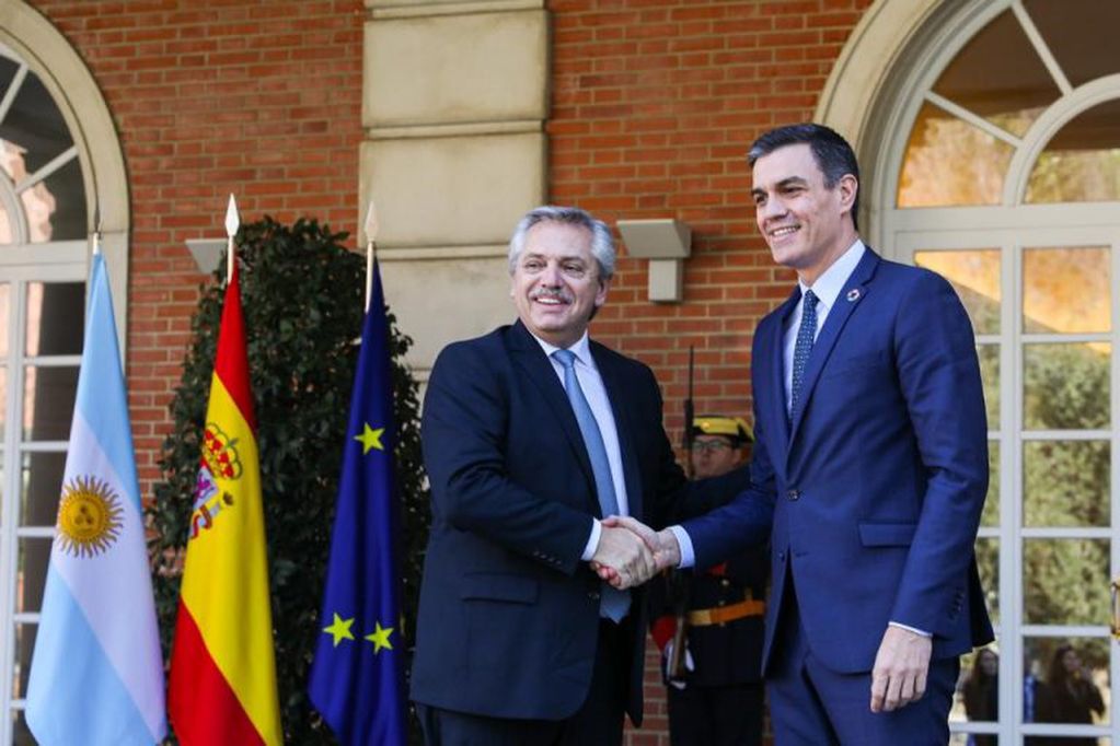 El presidente Alberto Fernández y su par español, Pedro Sánchez, reunidos en España. (Presidencia)