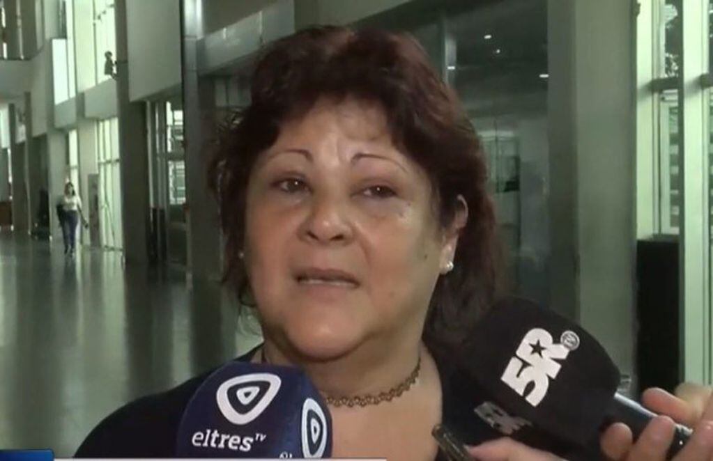 Rita, la viuda de Gerónimo Escobar recibió junto a su hijo la triste noticia del asesinato de su marido. (Captura de pantalla)