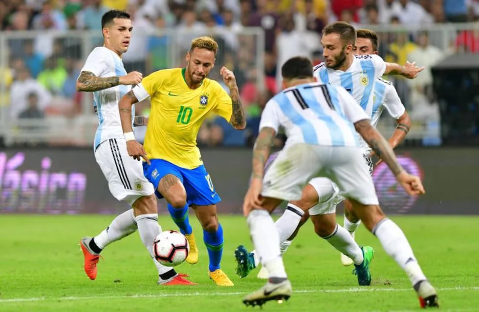 Argentina perdió 1-0 ante Brasil en Arabia Saudita. Foto: REUTERS.