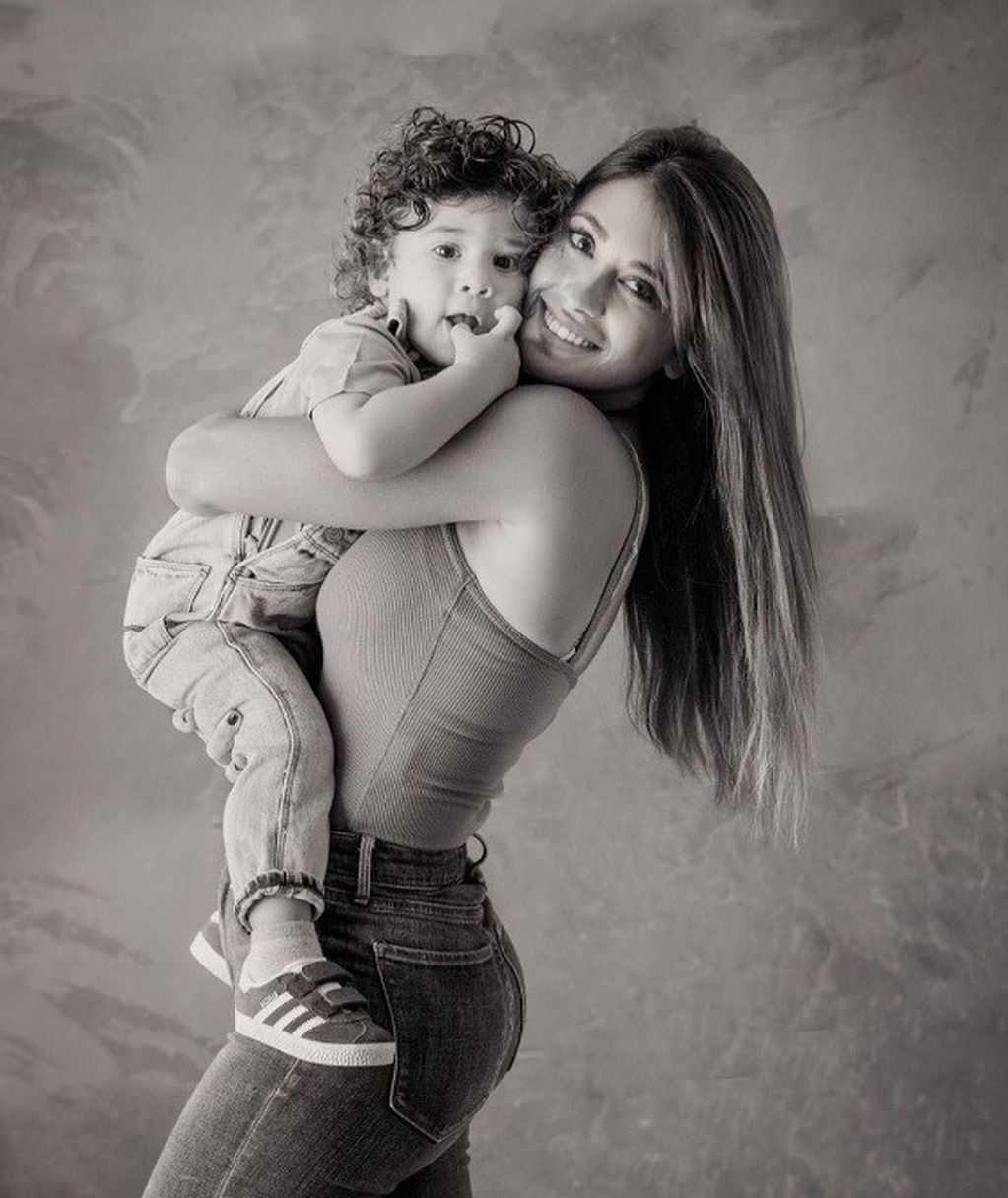 Una vez más, Antonela Roccuzzo posó con Ciro, el más pequeño de sus hijos. (Instagram)